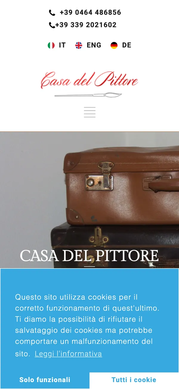 La home del vecchio sito da smartphone, coperta per metà dal banner dei cookie